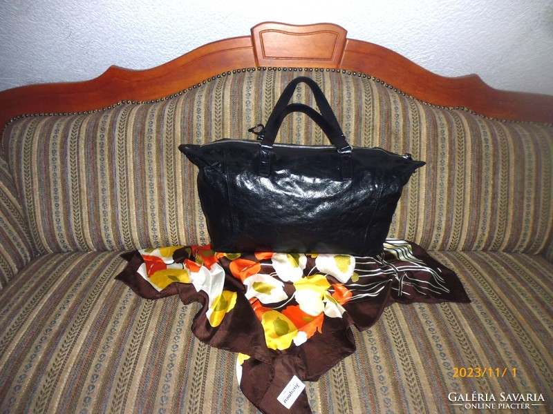 Vintage women's premium Trussardi genuine leather bag.