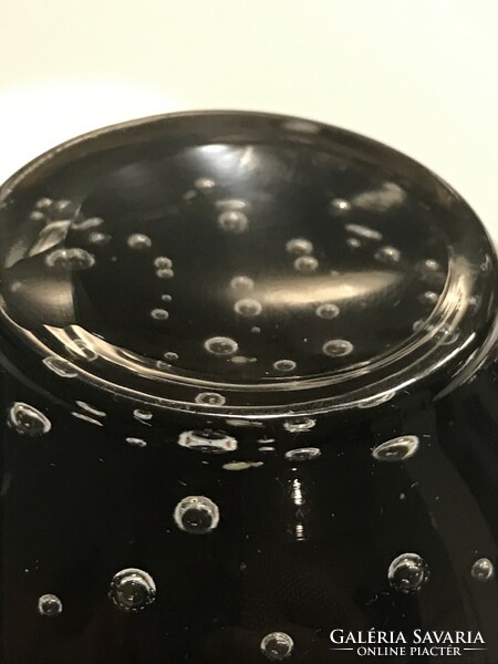 Kézműves, buborékokkal díszített kis üvegváza, dísz, 9 cm magas