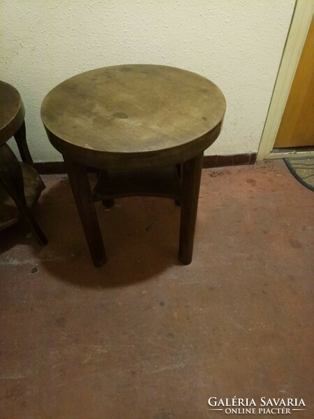 Made in the first half of the 20th century, art deco, round table. The price is HUF 30,000
