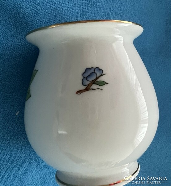 Herend's small vase with Victoria pattern is 7 cm high
