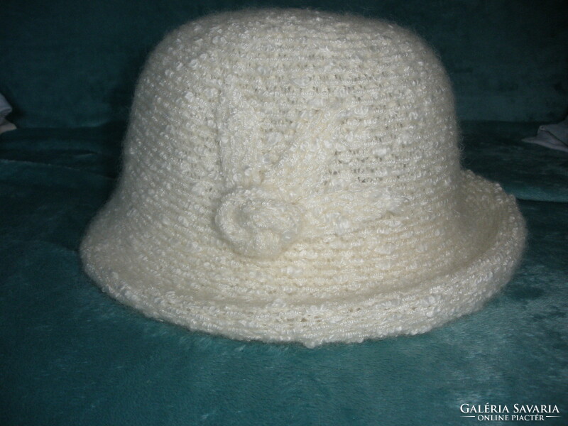 Krém színű, elegáns kalap