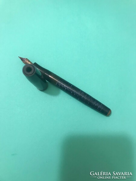 Retro fountain pen with plastic cover, without brand marking. The cap is missing at the end. Dark blue patterned.