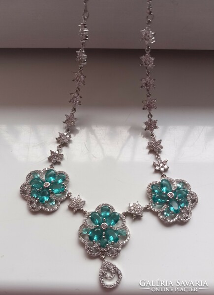 Beautiful blue rhinestone necklace.