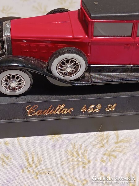Cadillac 452 is the car model- solido