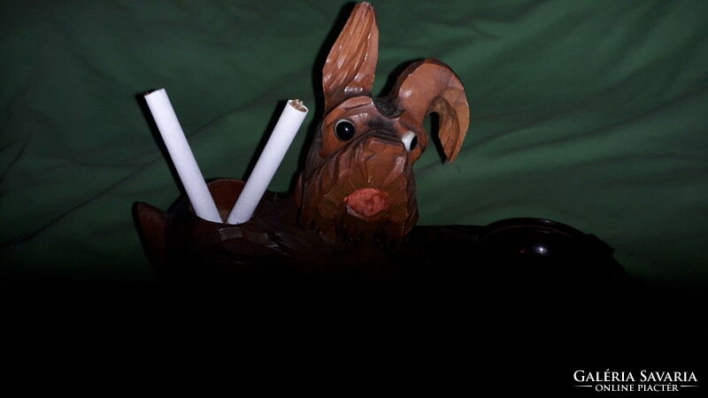 Vintage fafaragott Foxterrier kutyus figurás asztali dísz, bakelit hamutálakkal a képek szerint