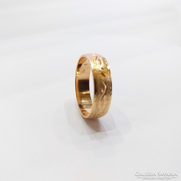 14 Karátos, 4,98g. Vörös arany karikagyűrű, hullámos mintával (No. 23/52)