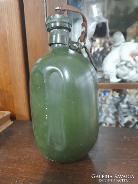 Military aluminum painted water bottle. 23 Cm.
