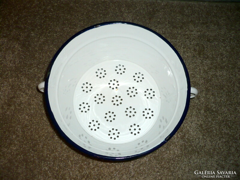 Enameled pasta strainer, strainer with ears, fruit washer