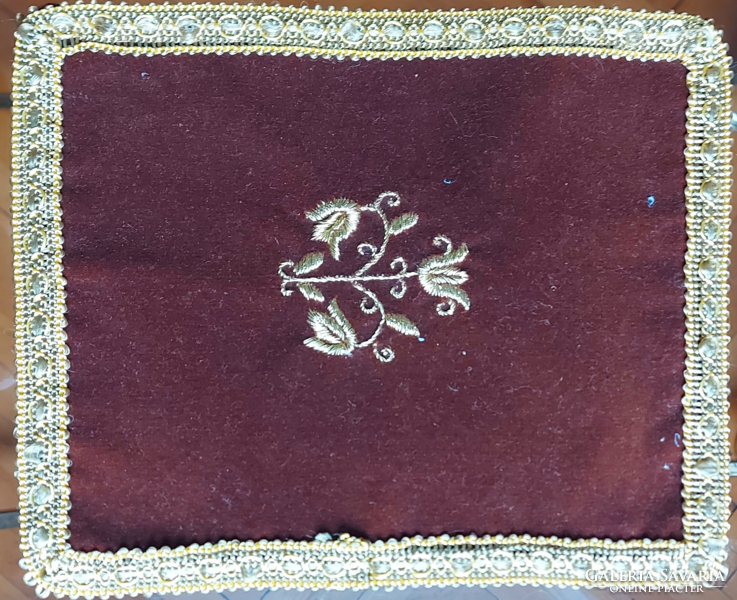 Velvet table cloth embroidered with gold thread