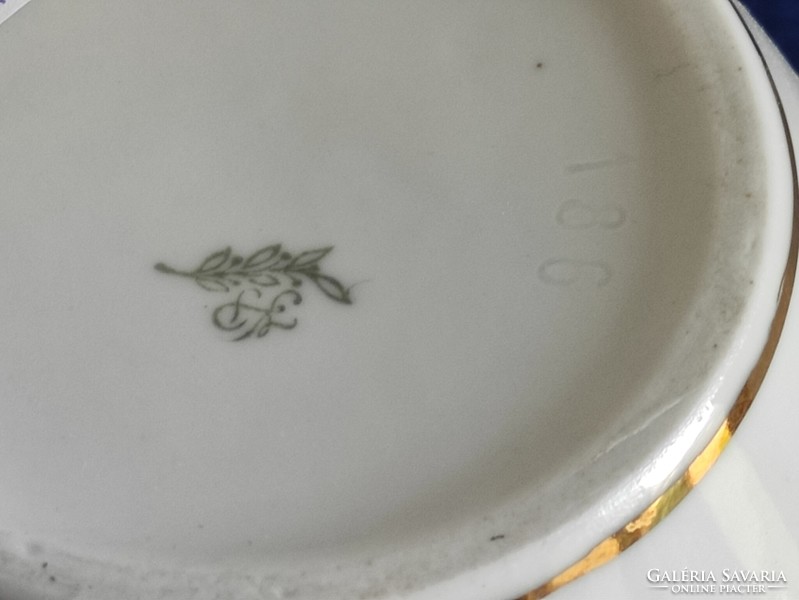 Közepes méretű arany virágos hasas német porcelán váza