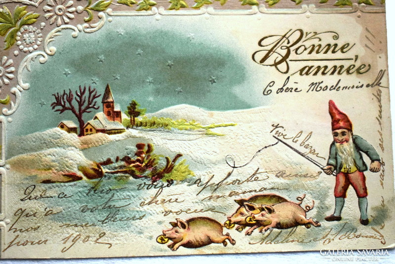 Antik dombornyomott Újévi  üdvözlő képeslap - malacok és törpe ostorral  1901ből