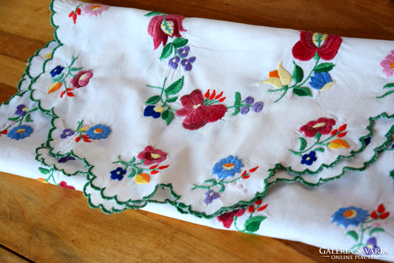 Old folk traditional Kalocsa tablecloth hand-embroidered oval tablecloth 90 x 45