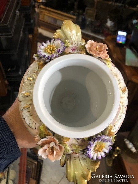 Baroque Meissen porcelain putty vase, height 18 cm.