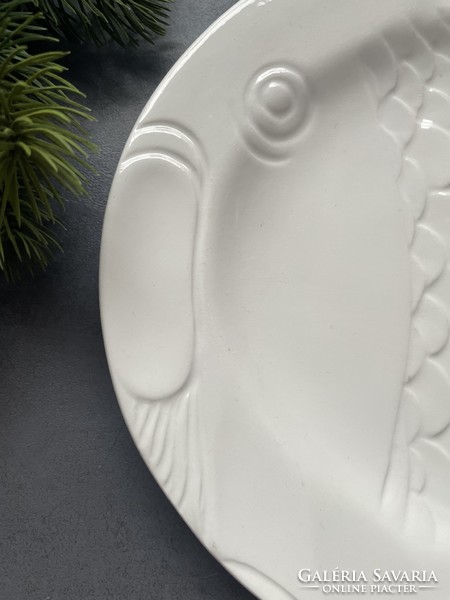 A wonderful white relief fish-shaped offering, fish bowl