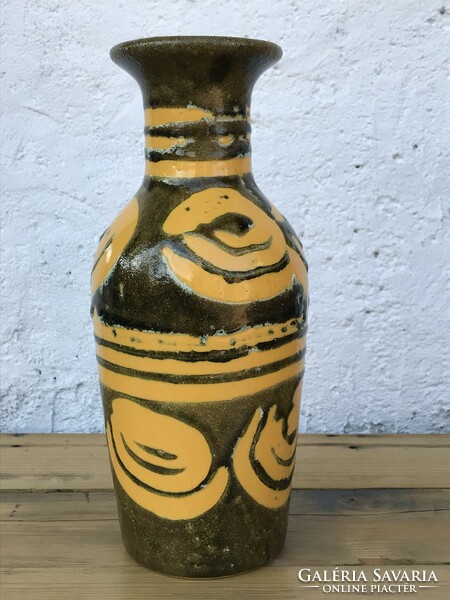 Juried retro decorative vase