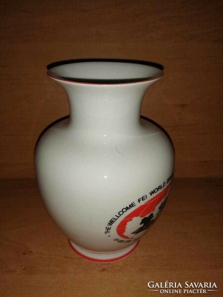 Hollóházi porcelán váza - Szilvásvárad-Eger 1984.Világbajnokság - 17,5 cm magas (1/d)