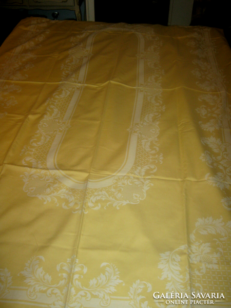 Beautiful damask tablecloth 127 cm x 220 cm
