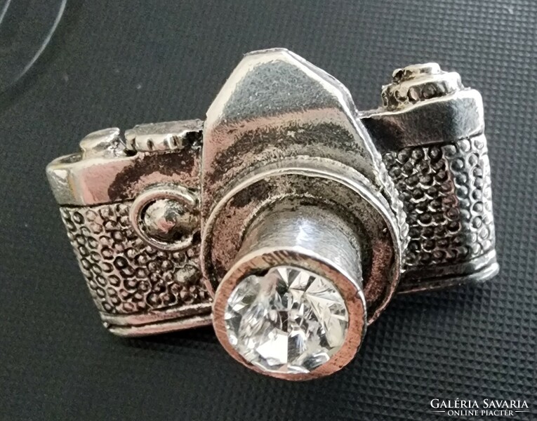 Camera camera camera photo badge brooch silver plated + polished stone rich detail