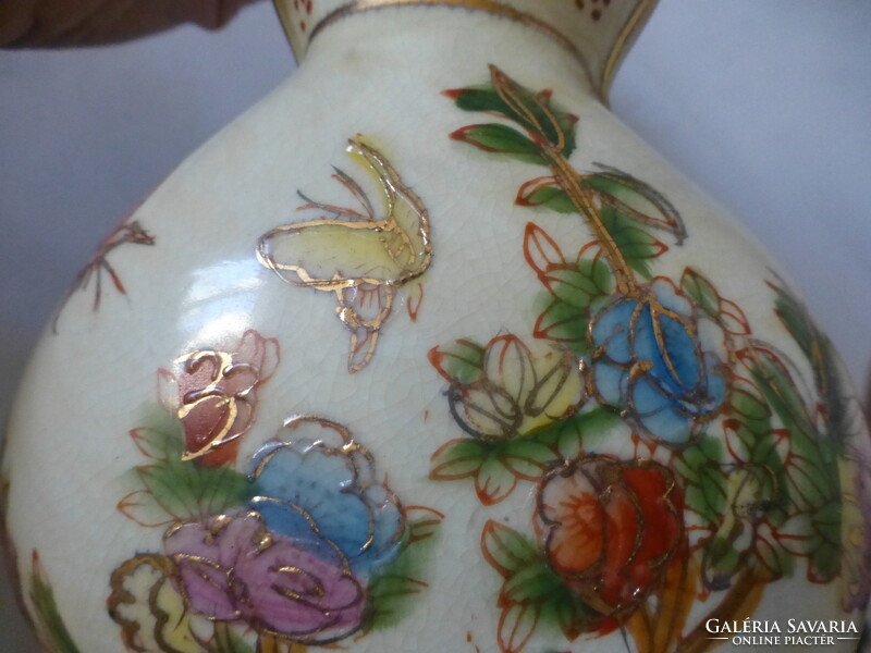 Gyönyörű,dúsan aranyozott,lepkés,egyedi formájú kínai porcelán ékszertartó,díszdoboz