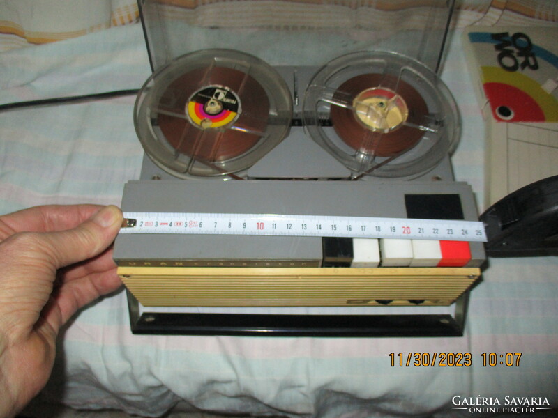 Eladó egy táska magnetofon (tranzisztoros szallagos orsós magnó, Gyártási idó 1966-1969)