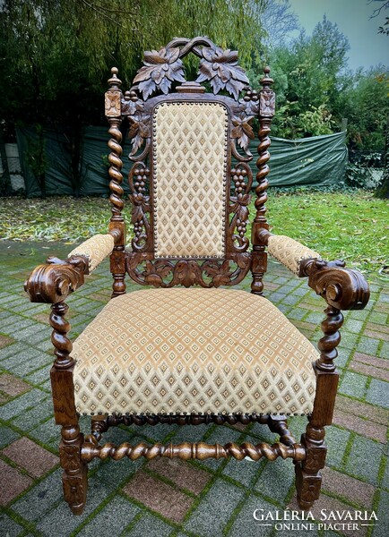 Pair of Neo-Renaissance throne chairs