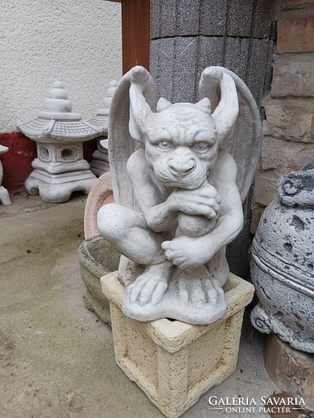 Frostproof stone troll gate guard dragon dog gargoyle artificial stone statue mythological animal