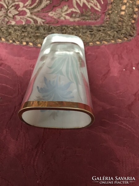 Aranyozott zománcfestett , vastag üvegtalpú vázácska