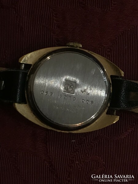Beautiful gold-plated women's roamer Swiss wristwatch with leather strap