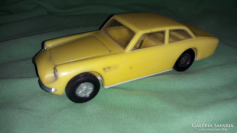 Old anchor hard plastic Porsche car with opening engine compartment and trunk 16 cm according to the pictures