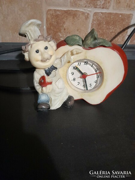 Retro chef and apple figure clock with working mechanism