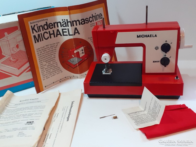 Piko Michaela red children's sewing machine works, in box, with description