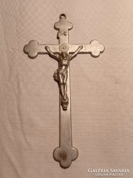 Tin cross that can be hung on the wall