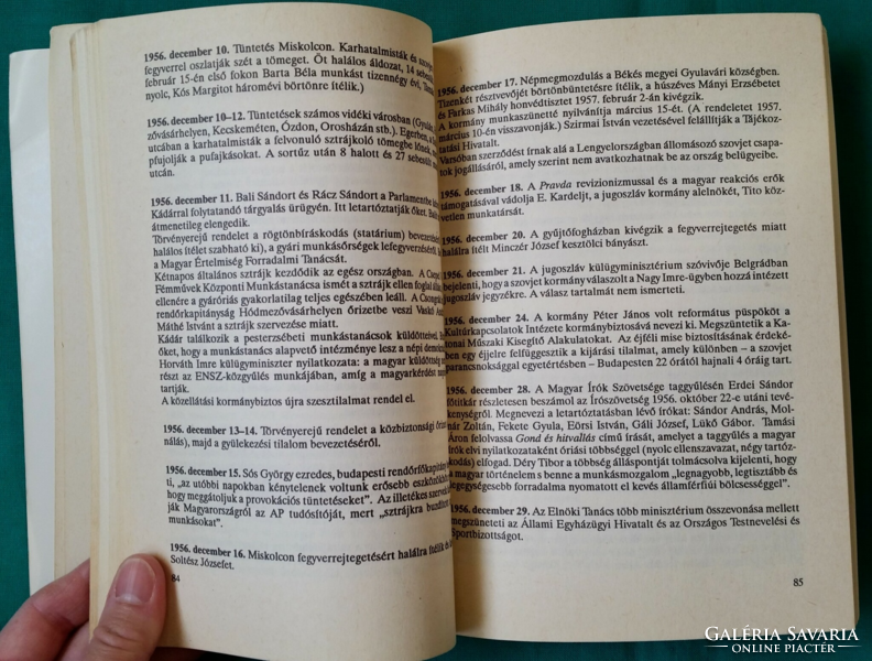 Varga László: 1956  -  A FORRADALOM KRONOLÓGIÁJA ÉS BIBLIOGRÁFIÁJA > Kézikönyv > Bibliográfia