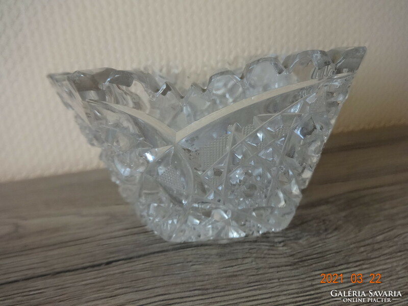 Richly polished, zigzag, serrated rim lead crystal offering bowl, decorative bowl