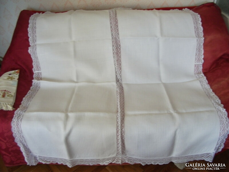 Antique handwork white large table cloth, lace in the middle and round, size: 165 cm x 141 cm