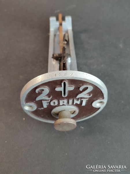Két forintos pénz bedobó automatika retro játékgépbe, egyéb ipari emlék- EP