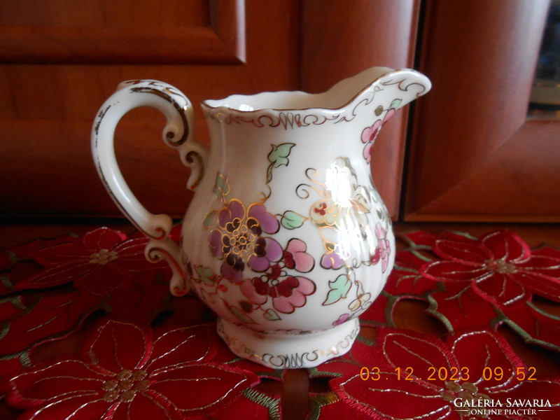 Zsolnay pillangós tejkiöntő, teás készlethez