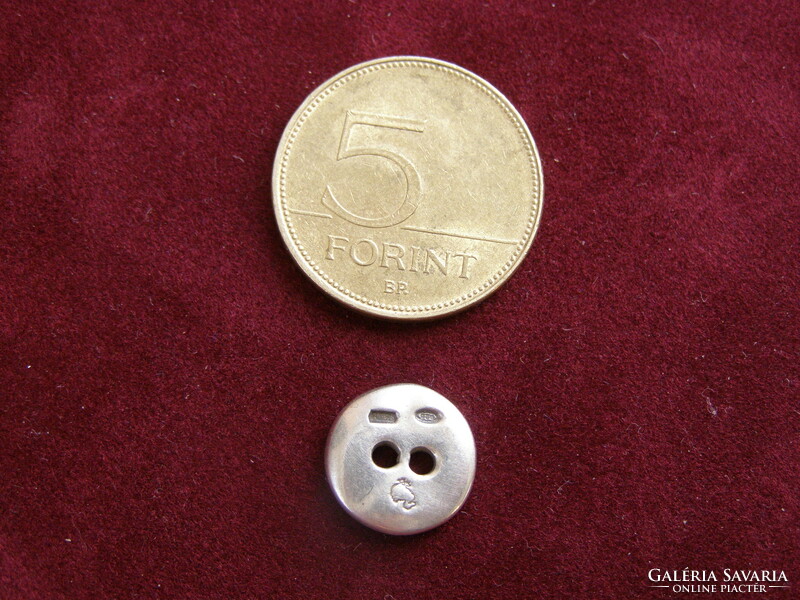 Ezüst gomb ( 11 mm átmérő) fémjel, márkajel