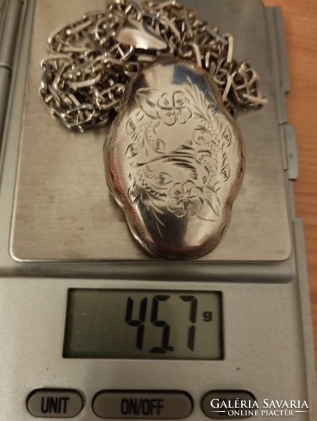 Régi ezüst nyaklánc nagyméretű nyitható medállal (45,7 gramm)