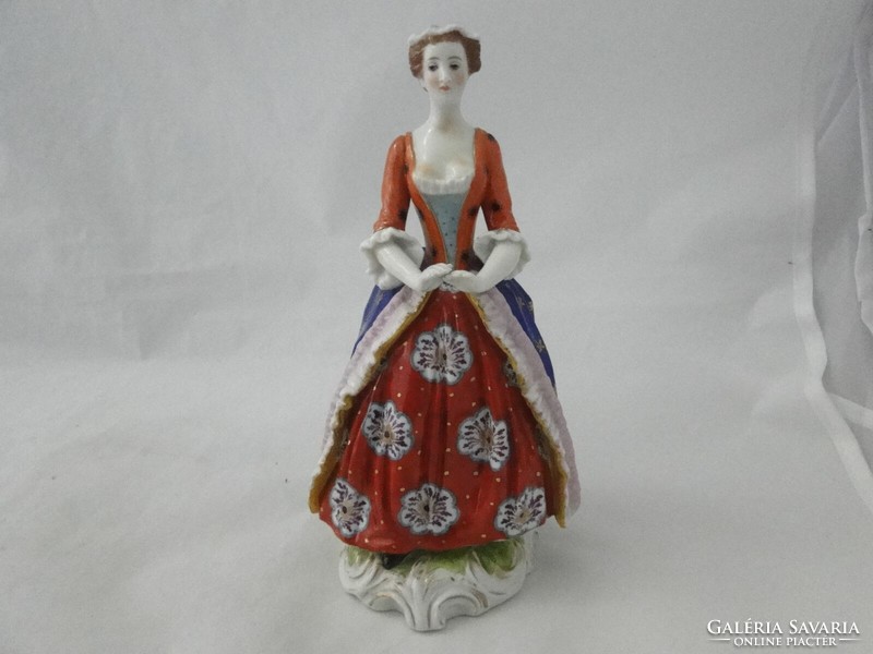 6093 Antique Altwien porcelain female figure