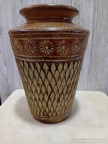 Ceramic vase with a rare pattern