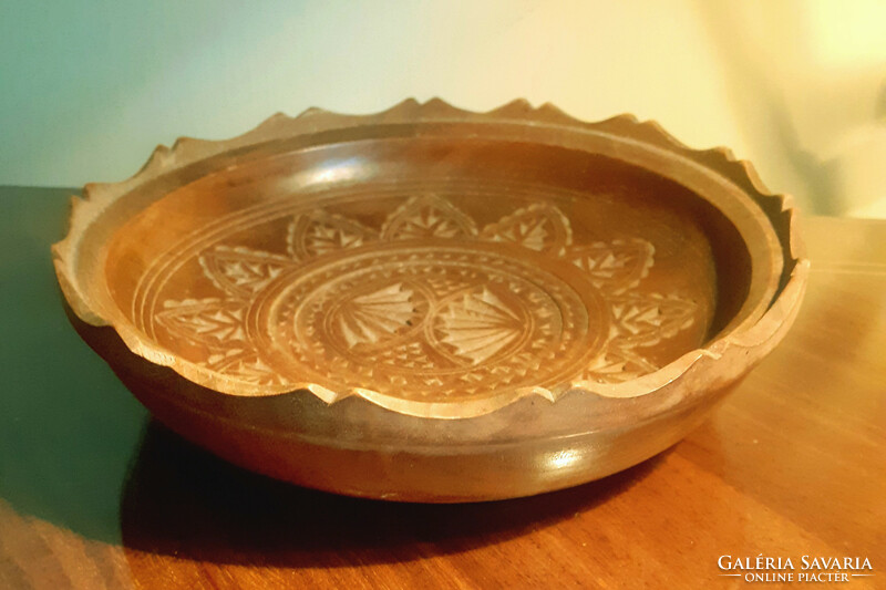Vastagfalu carved bowl, plate. 16X4 cm.