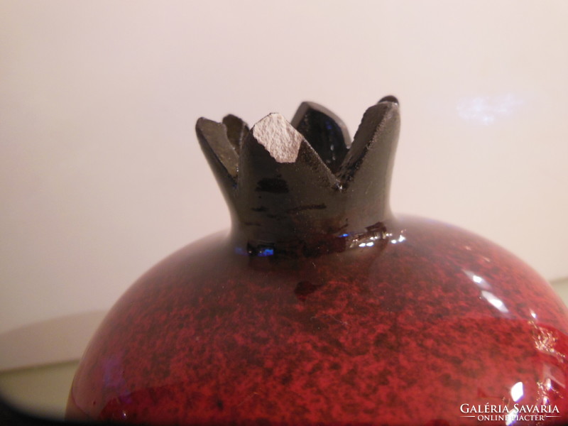 Sculpture - pomegranate - 10 x 8 cm - porcelain - German - small chipping - photographed