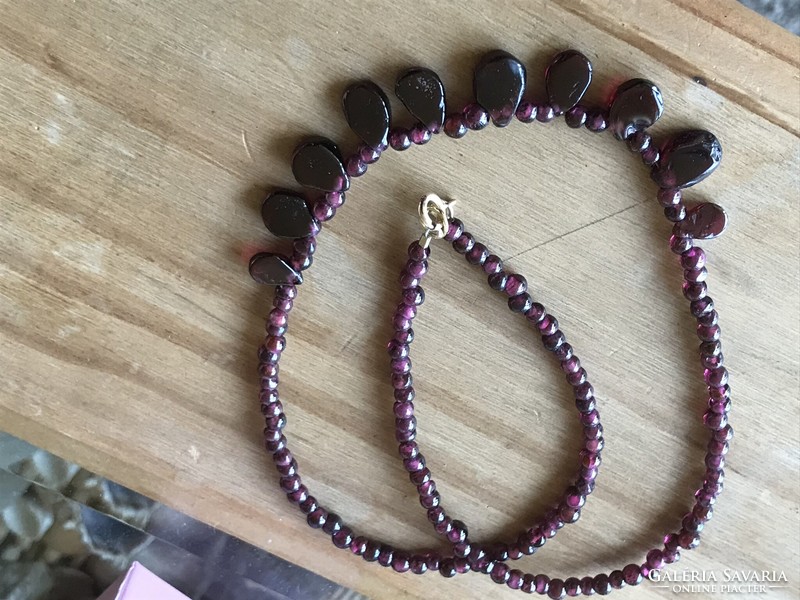 Garnet stone necklace with 14 carat setting