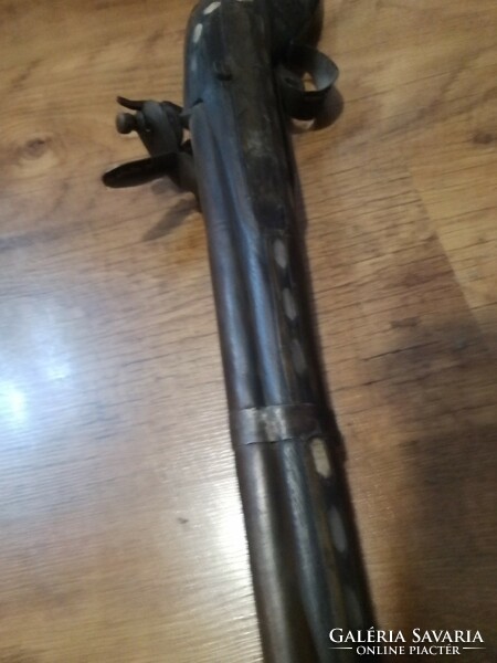 Antique flintlock rifle
