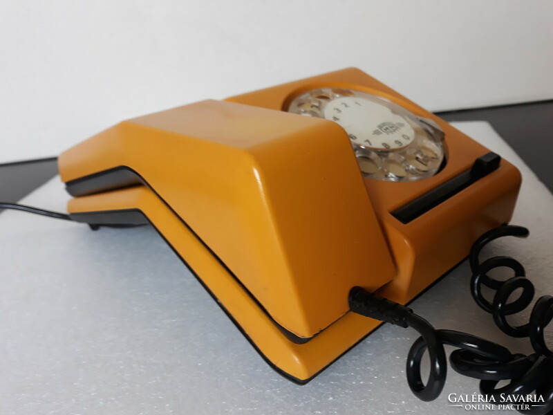 Retro CB811 MM sárga tárcsás telefon fali dugaljjal