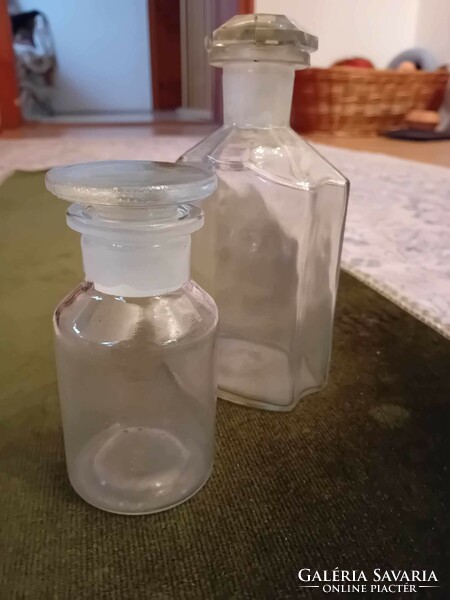 Old pharmacy bottles, in perfect condition