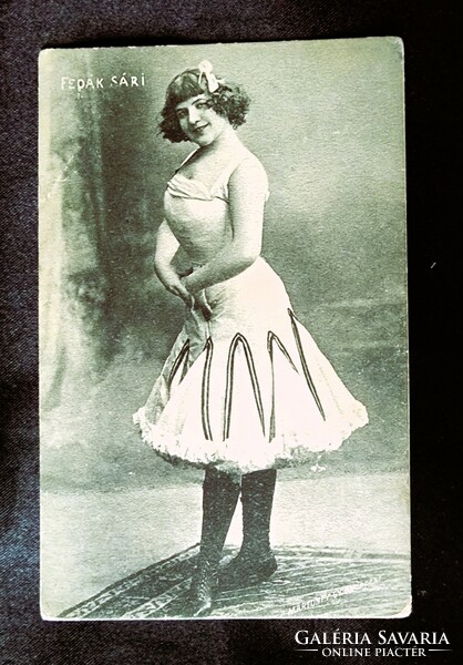 Approx. 1903 prima donna actress Zsza Fedák in a saree, original contemporary photo sheet