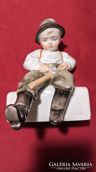 Zsolnay "fafaragó fiú" porcelán figura