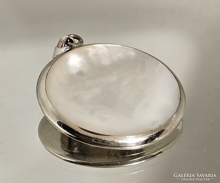 Gyönyörű kagyló berakású masszív ezüst medál